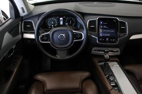 VOLVO XC90 T6 MOMENTUM