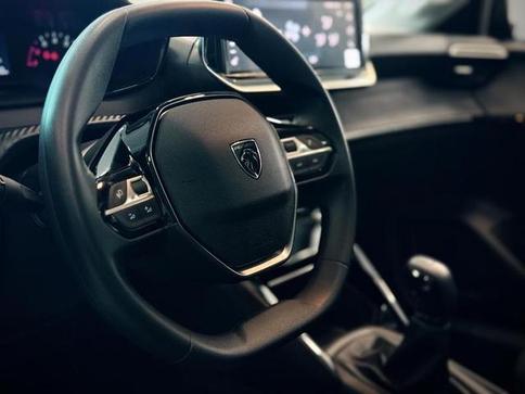 PEUGEOT 208 STYLE MT
