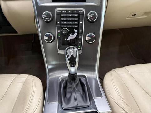 VOLVO XC 60 2.0 T5 DYNAMIC