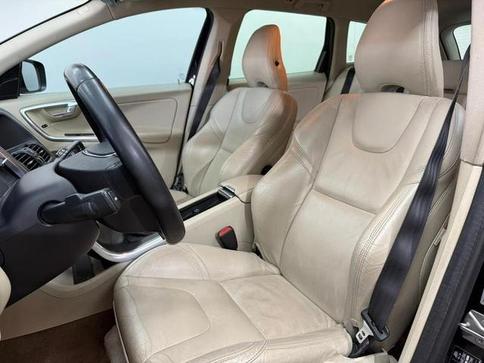 VOLVO XC 60 2.0 T5 DYNAMIC