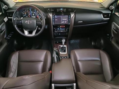 TOYOTA HILUX SW4 SRX 4X4 2.8 TB 4P DIESEL