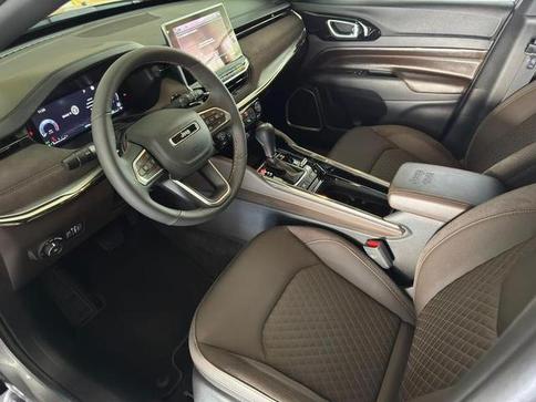 JEEP COMMANDER OVERLAND HURRICANE