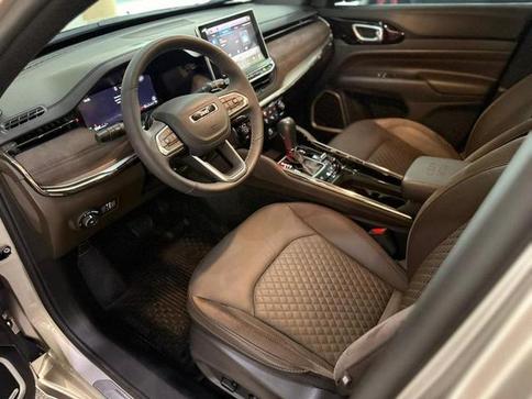 JEEP COMMANDER OVERLAND HURRICANE