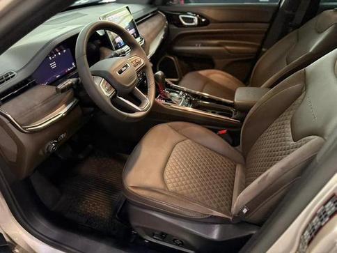 JEEP COMMANDER OVERLAND HURRICANE