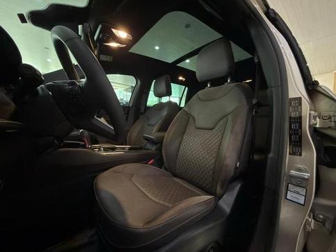 JEEP COMMANDER OVERLAND HURRICANE