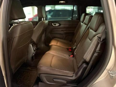 JEEP COMMANDER OVERLAND HURRICANE