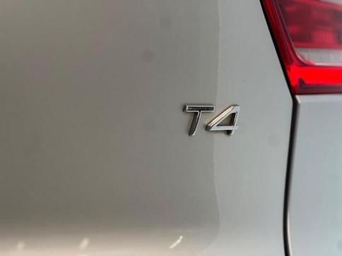 VOLVO XC40 T4