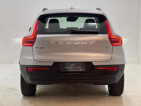 VOLVO XC40 T4