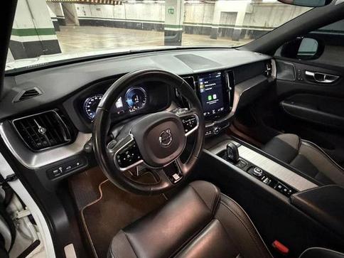 VOLVO XC60 T8 R-DESIGN