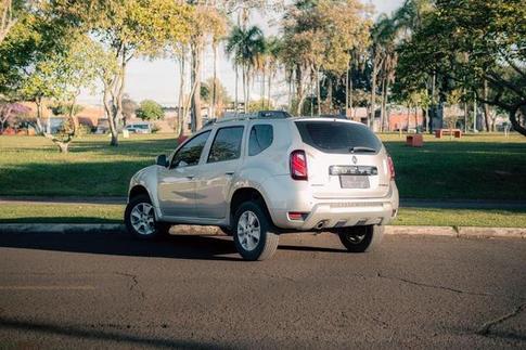 RENAULT DUSTER 20 D 4X2