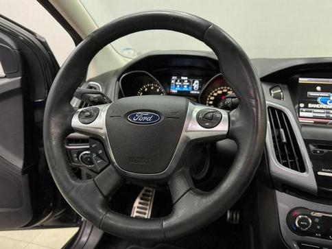 FORD FOCUS SEDAN TITANIUM 2.0 POWERSHIFT AUT.