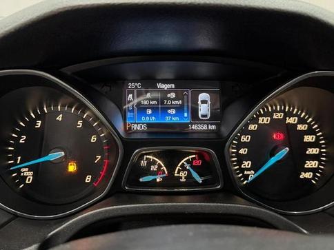 FORD FOCUS SEDAN TITANIUM 2.0 POWERSHIFT AUT.