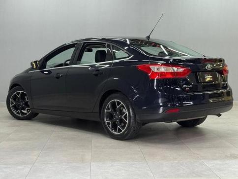 FORD FOCUS SEDAN TITANIUM 2.0 POWERSHIFT AUT.