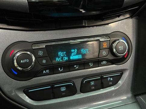 FORD FOCUS SEDAN TITANIUM 2.0 POWERSHIFT AUT.