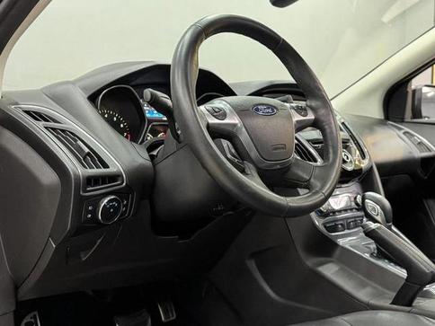 FORD FOCUS SEDAN TITANIUM 2.0 POWERSHIFT AUT.