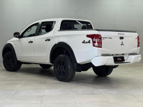 MITSUBISHI L200 TRI. OUTDO. GLS 2.4 CD 4X4 DIE. AUT