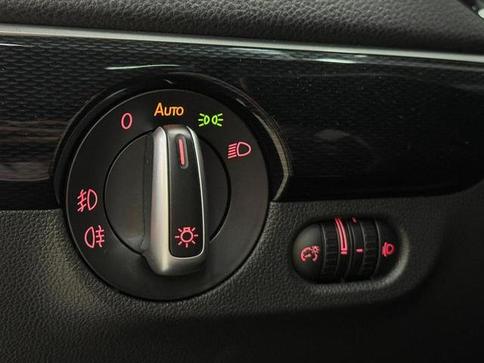 VOLKSWAGEN JETTA HIGHLINE TIPTRONIC 2.0 TSI AUT.