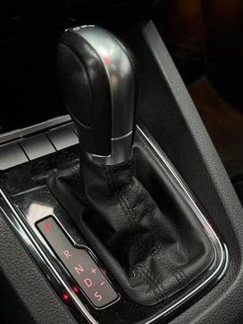 VOLKSWAGEN JETTA HIGHLINE TIPTRONIC 2.0 TSI AUT.