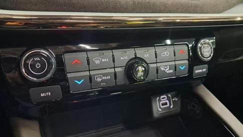 JEEP COMMANDER OVERLAND TD380 4X4 TURBO DIESEL