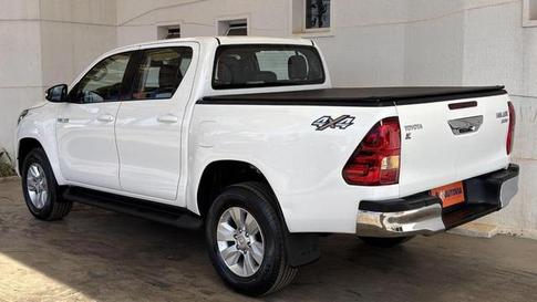 TOYOTA HILUX 2.8 SRV 4X4 CD 16V DIESEL 4P AUT