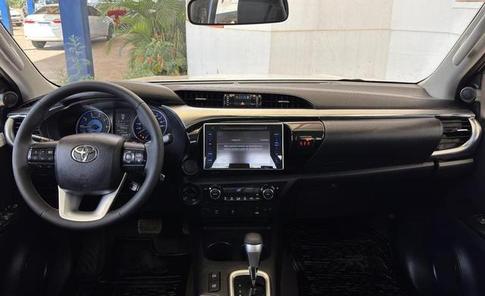 TOYOTA HILUX 2.8 SRV 4X4 CD 16V DIESEL 4P AUT