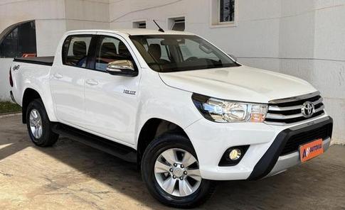 TOYOTA HILUX 2.8 SRV 4X4 CD 16V DIESEL 4P AUT