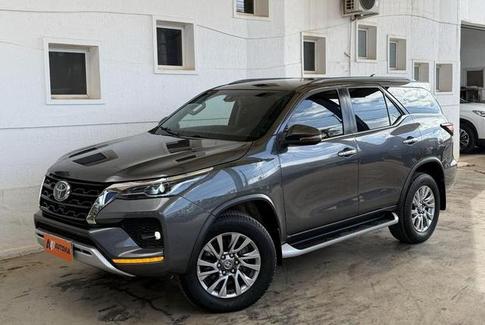 TOYOTA HILUX SW4 2.8 SRX 4X4 7 LUGARES 16V TURBO INTERCOOLER DIESEL 4P AUTOM�TICO