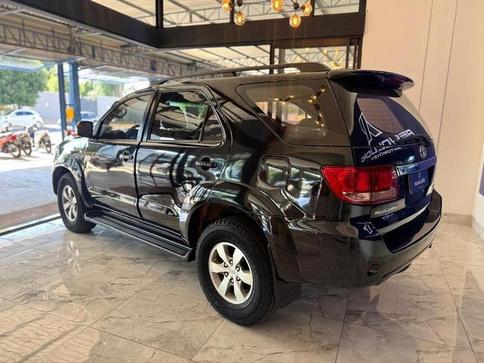 TOYOTA HILUXSW4 SRV4X4