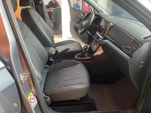 VOLKSWAGEN T CROSS HIGHLINE 250 TSI AUT