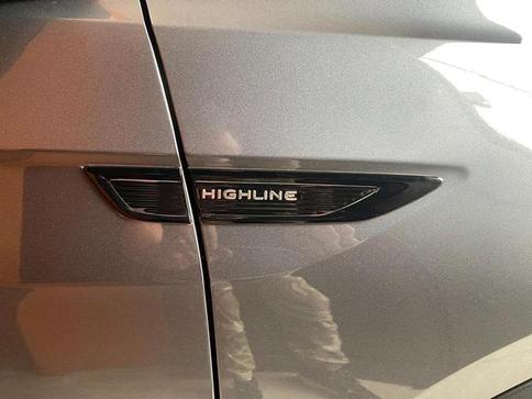 VOLKSWAGEN T CROSS HIGHLINE 250 TSI AUT