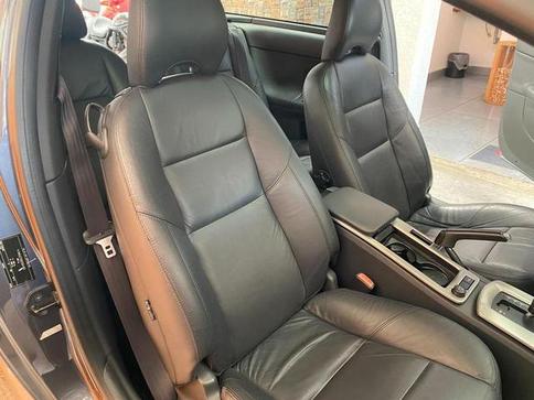 VOLVO C-30 T-5 2.5 TB(AUT.) 2P