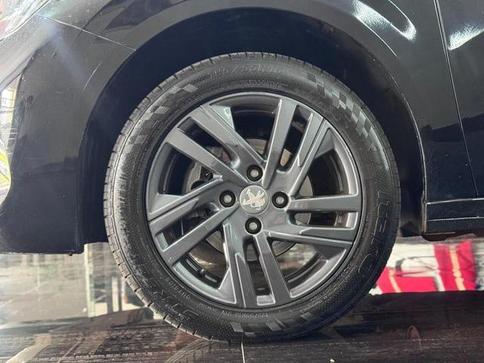 PEUGEOT 208 ALLURE 1AT