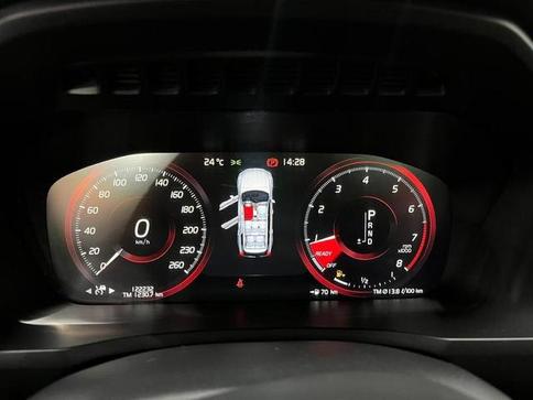 VOLVO XC90 T6 MOMENTUM