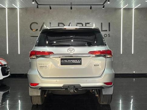 TOYOTA HILUX SWSRXA4FD