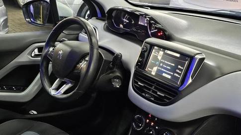 PEUGEOT 208 ALLURE