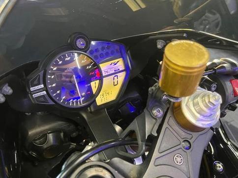 YAMAHA YZF R1