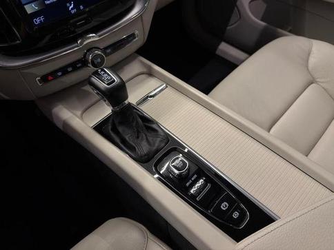 VOLVO XC  60 T-5 MOMENTUM 2.0 254cv AWD 5p