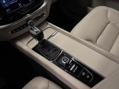 VOLVO XC  60 T-5 MOMENTUM 2.0 254cv AWD 5p