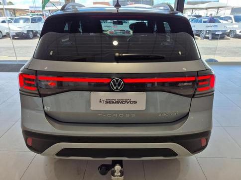 VOLKSWAGEN T-CROSS COMFORTLINE 1.0 TSI FLEX 5P AUT.