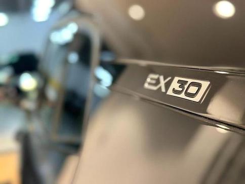 VOLVO EX30 E40 Core (El�trico)