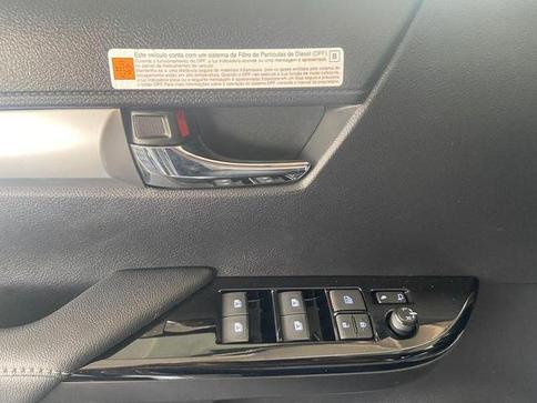 TOYOTA HILUX CD DSL 4X4 SRX PLUS AT.