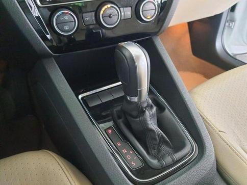 VOLKSWAGEN JETTA HIGHLINE TSI 2.0 211CV
