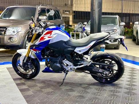 BMW F 900 R SPORT PLUS