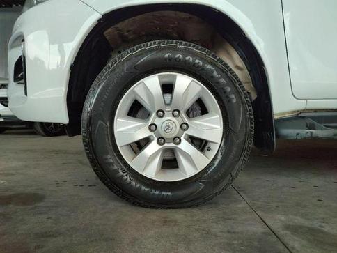 TOYOTA HILUX 2.8 SR 4X4 CD 16V DIESEL 4P AUTOMATICO