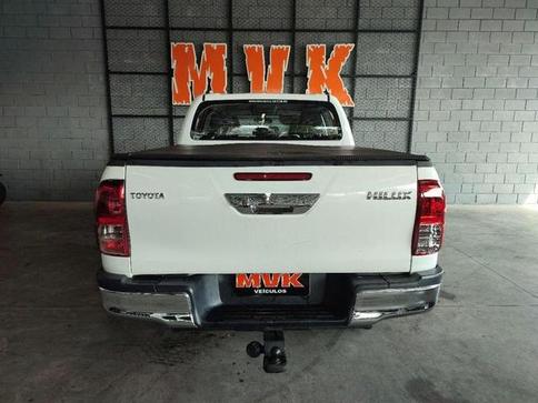 TOYOTA HILUX 2.8 SR 4X4 CD 16V DIESEL 4P AUTOMATICO