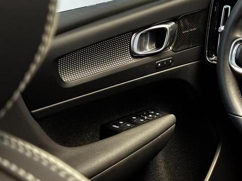 VOLVO XC 40 T5 R-DESIGN