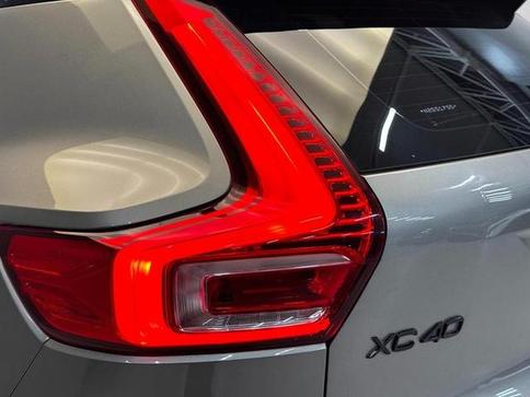 VOLVO XC 40 T5 R-DESIGN