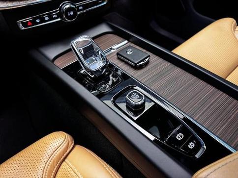 VOLVO XC 60 T-8 H�BRIDO INSCRIPTION 2.0 5P