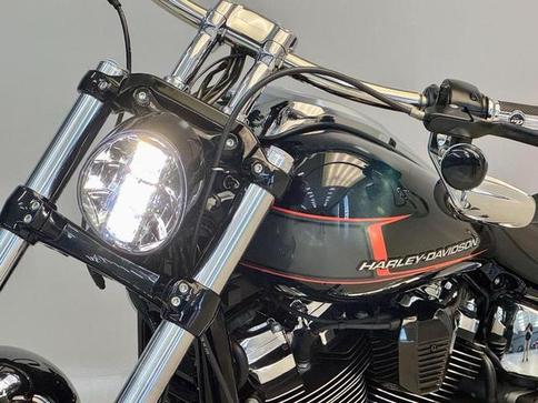 HARLEY-DAVIDSON SOFTAIL BREAKOUT