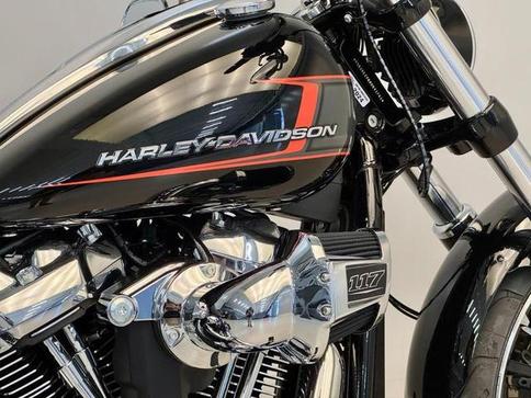 HARLEY-DAVIDSON SOFTAIL BREAKOUT